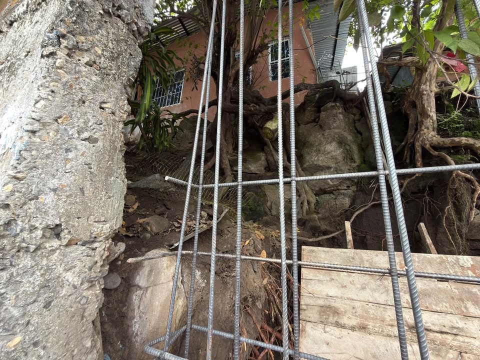 Muro nuevo en Colimes cierra riesgo de colapso y protege a vecinos de la calle 10 de Agosto