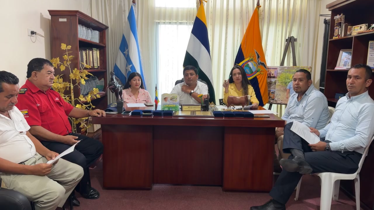 Concejo de Colimes condecora a los bomberos por su labor en el cantón