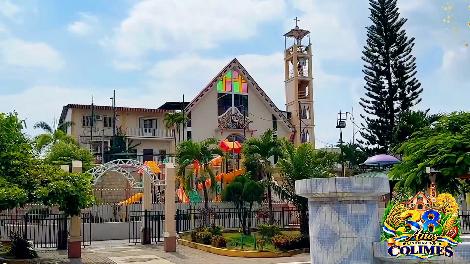 Colimes celebra su identidad con el barro y el sol en su día cantonal